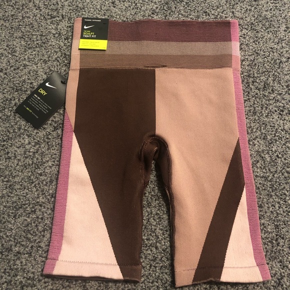 Nike Sculpt Seamless Tight Fit Training Shorts Size Small NWT - Picture 4 of 8